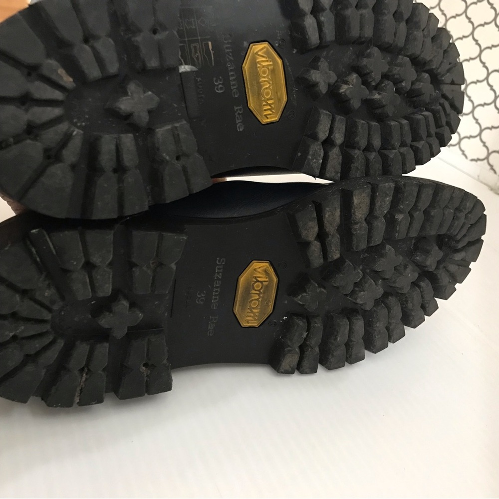 Suzanne Rae Navy Mary Jane Lug Sole Flats with Gold Buckle Size 39 - Picture 11 of 12